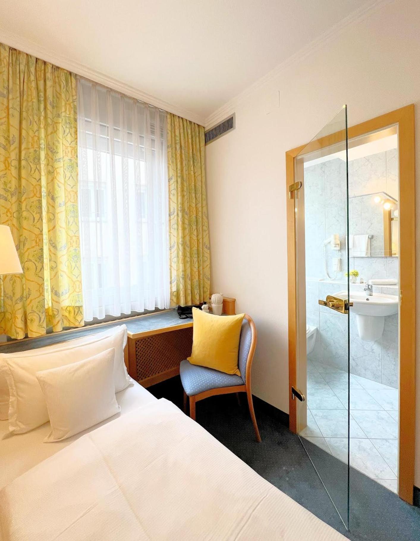 Small Classic Single Room